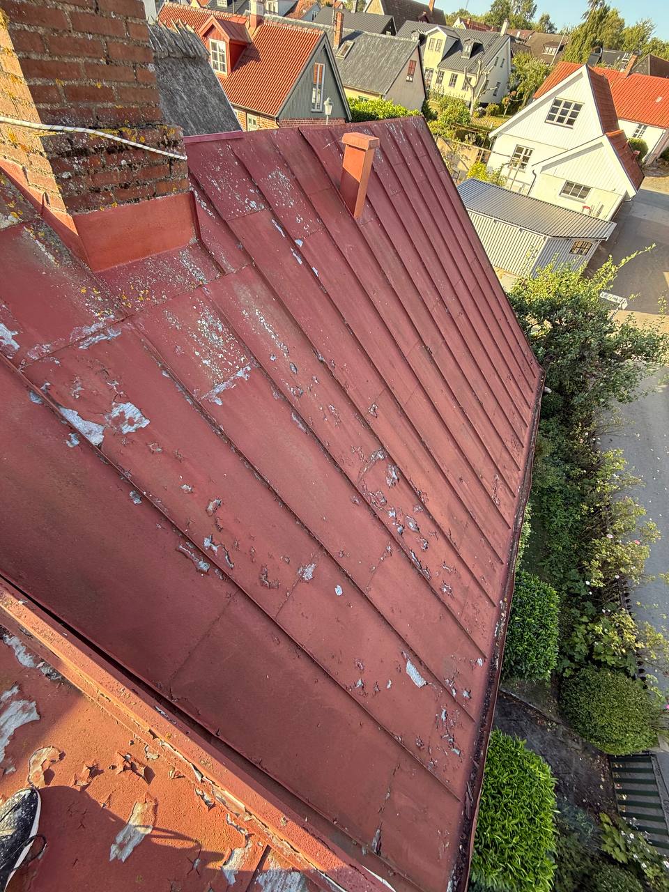 Red metal roof restoration in Stockholm